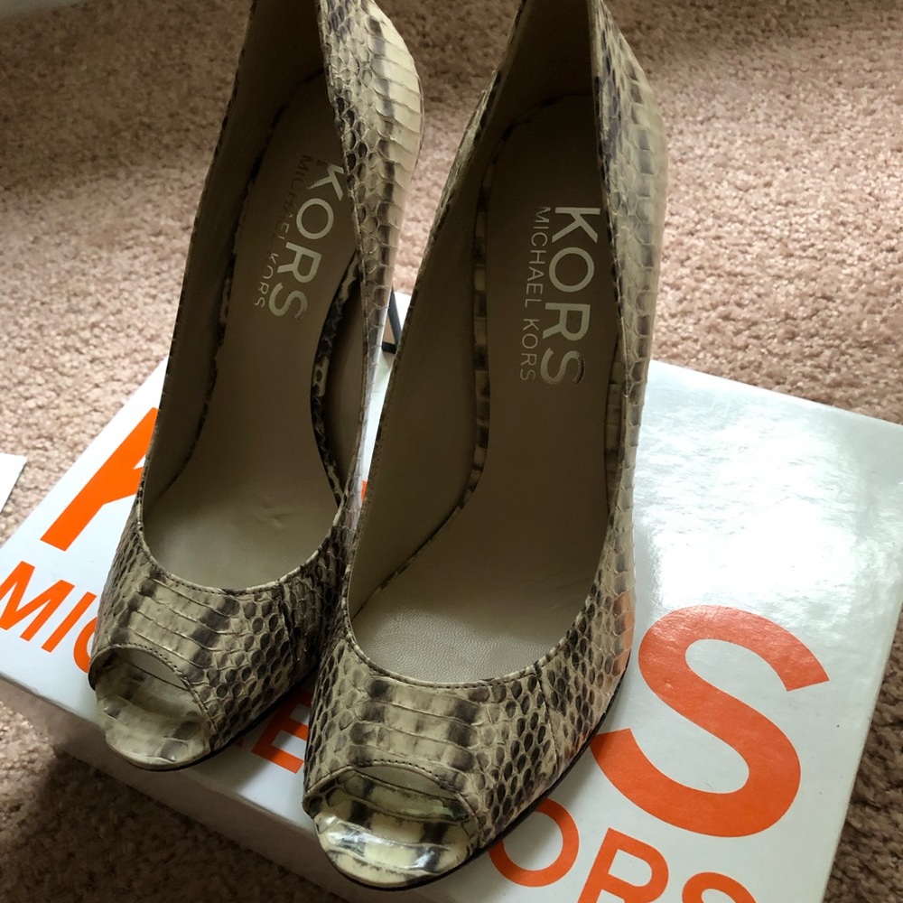 Michael Kors Peep toe heels